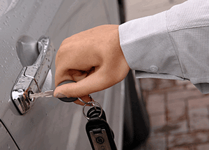 This bionic hand can grasp and control the use of a car key.