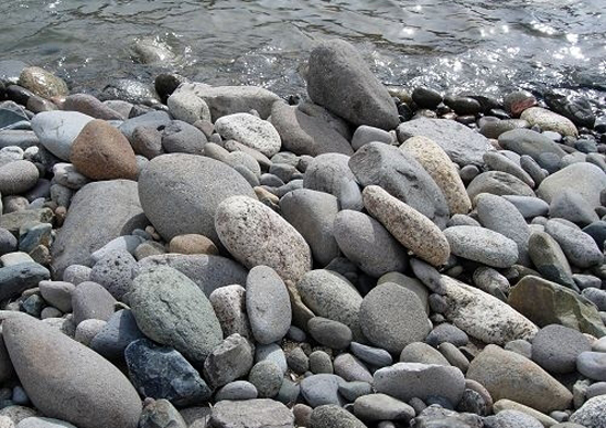 An imbrication of stones.